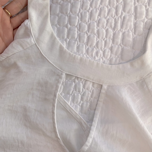 Keyhole White Blouse with Sleeves - Picture 5 of 5